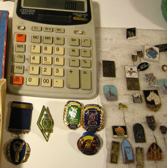 посуда статуэтки бижутерия калькулятор знаки набор письменный 1914года