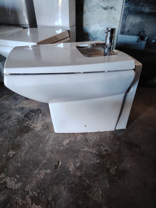 Sanitas e bidés Sanidusa