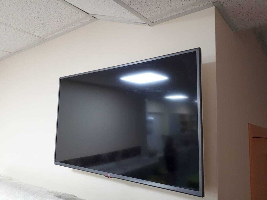 Деміївська – молодіжний хостел, дешево - зручне розташування.