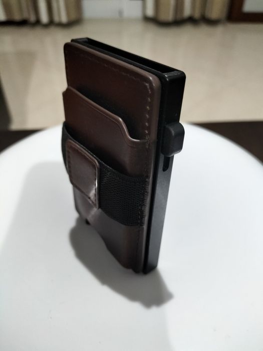 Porta cartões RFID em pele castanho