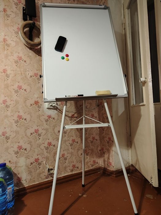 Фліпчарт 65х100 см на тринозі