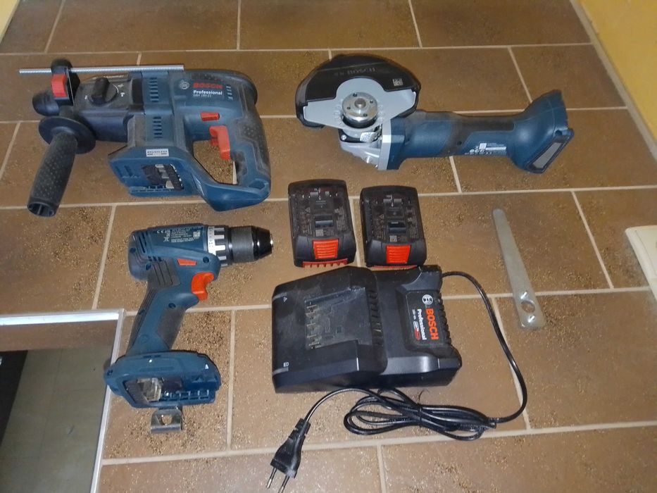 Sprzęt BOSCH . Zestaw Młoto-wiertarka-Szlifierka Kątowa-Wkrętarka