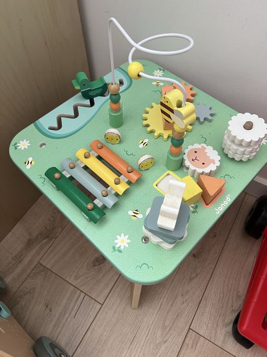 Mesa de atividades infantil