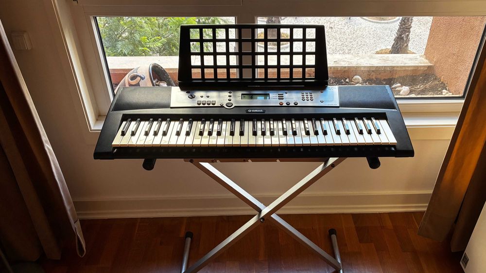 Teclado Musical Portatone Yamaha PSR-E203