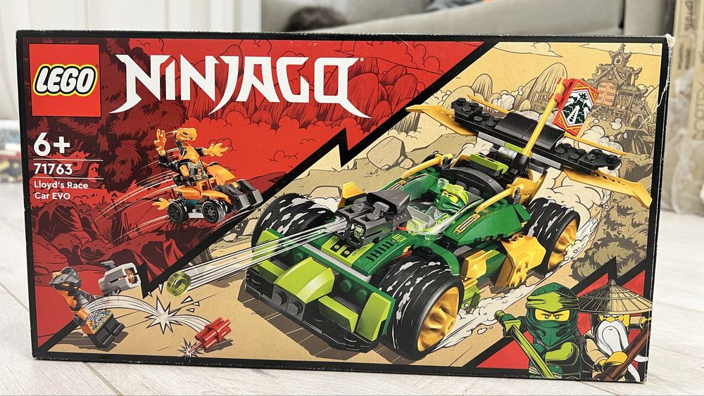 Конструктор LEGO Ninjago Гоночний автомобіль Ллойда (71763) оригінал