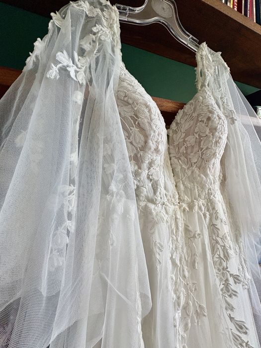 Suknia ślubna księżniczka boho mieniąca się Boska M/L rękawki tiulowe