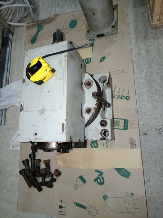 Вертикальная фрезерная головка ВФГ фрезерного станка 6720