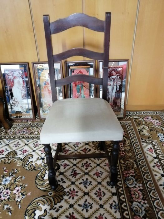 Vendo cadeira estofada em tecido