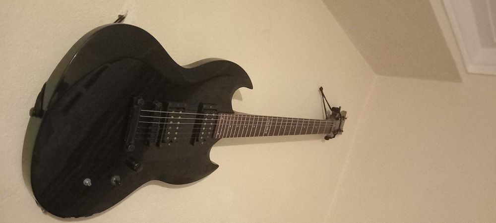 Pedaleira Boss GT-1 (Como Nova) + Guitarra LTD Viper 50 (Usada)