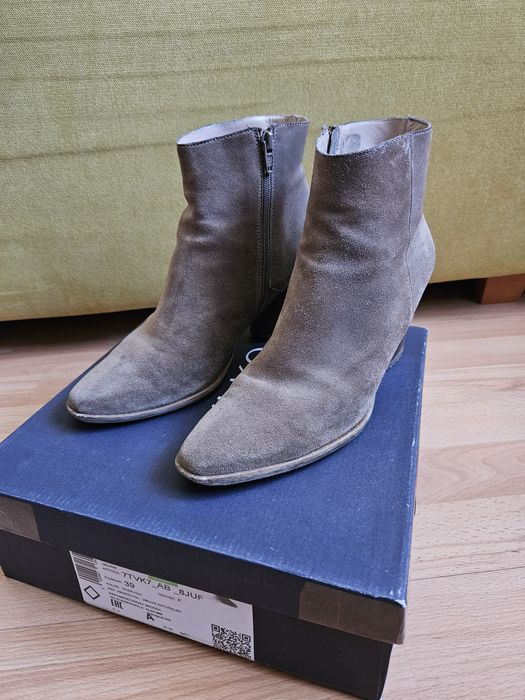 Zamszowe botki  koloru khaki