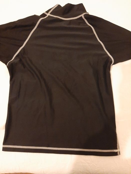 Licra de criança tshir-t para o mar