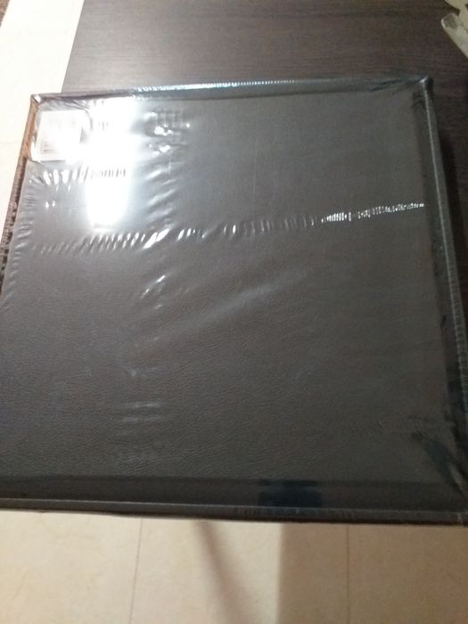 NOVO Banco com.arrumação,repousa pés,baú 38x38x38,efeito pele,em mão