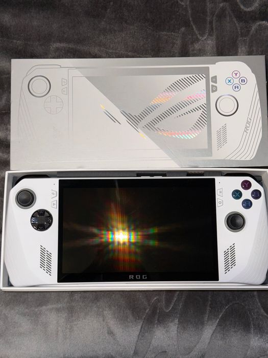 ASUS ROG Ally – Excelente estado (pequena avaria estética)