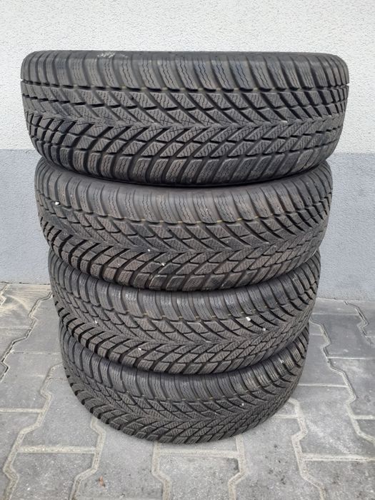 4 bardzo mało używane opony zimowe NOKIAN 185 65 R15 stan bdb, 2024rok