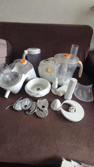 Кухонный комбайн Philips Cucina HR7745.