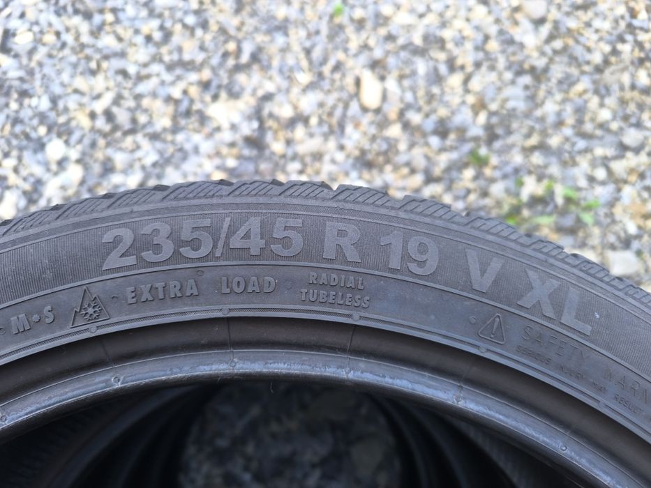Opony Semperit 235/45R19