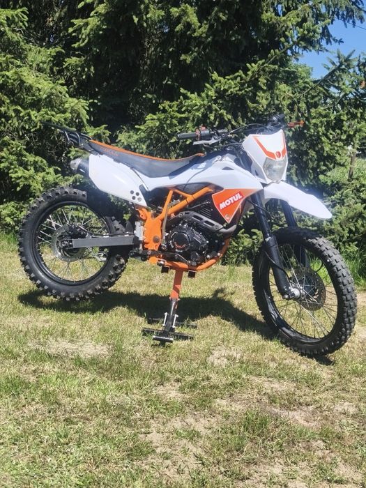 Sprzedam crossa defender 250 1 mth po remoncie