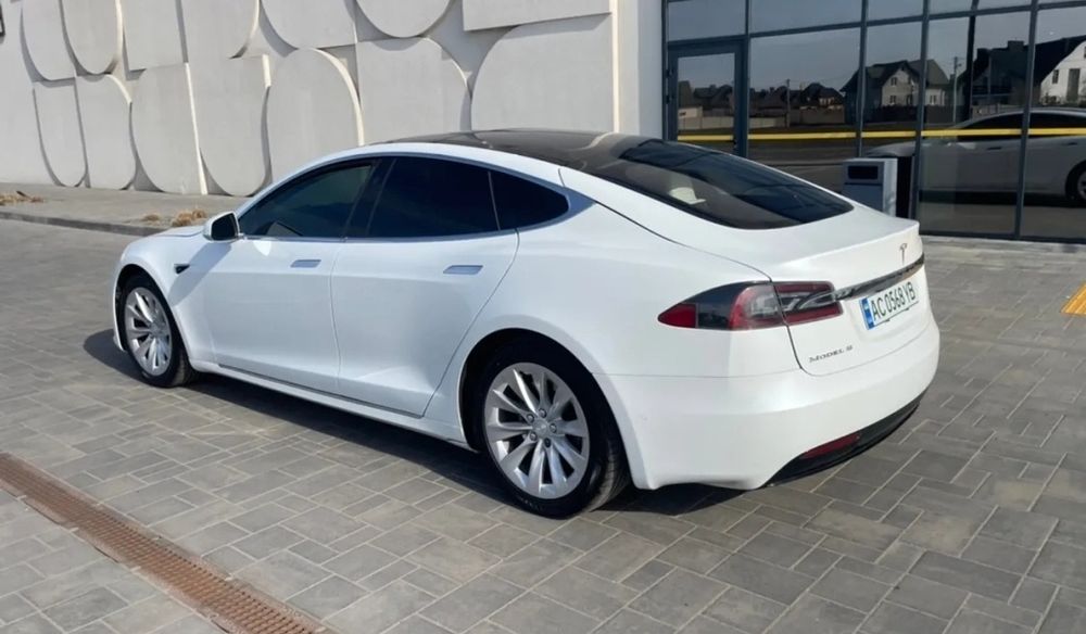TESLA MODEL S 2018 VIN 5YJSA1E25JF286436 фото оголошення 2 з 13