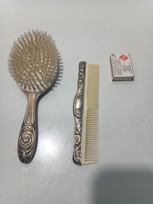 Zestaw toaletowy szczotka grzebien vintage