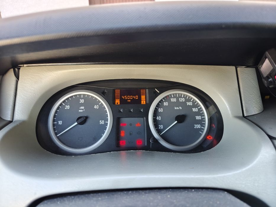 Opel Vivaro L2H1 2.5CDTI LIFT klimatyzacja kamera cofania