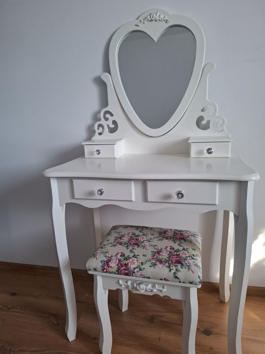 Toaletka z taboretem