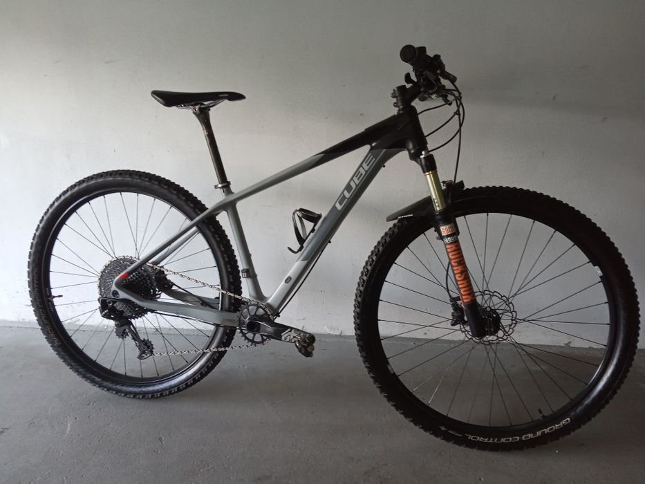 Rower Cube S, rama carbonowa