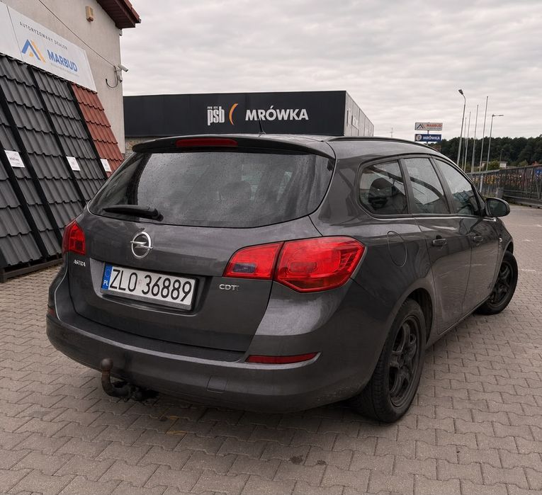 Opel Astra J Super stan. Doinwestowany!!