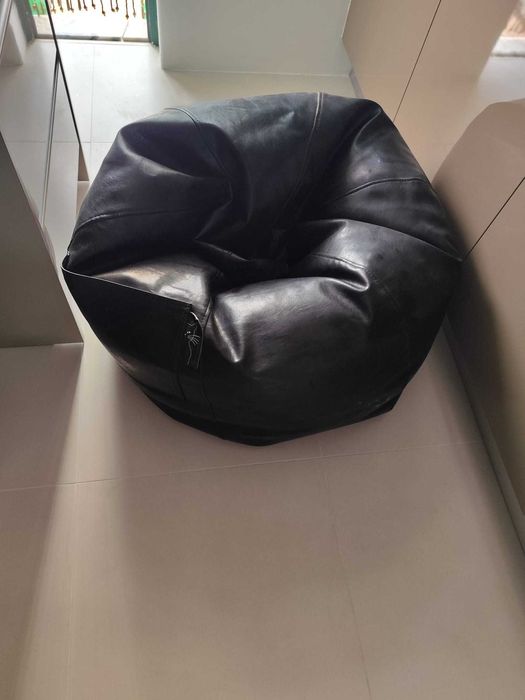 Puff preto (Loja do Gato Preto)