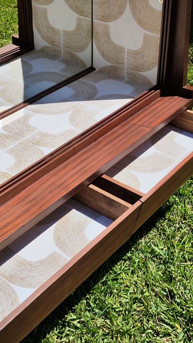 Vitrine midcentury recuperada