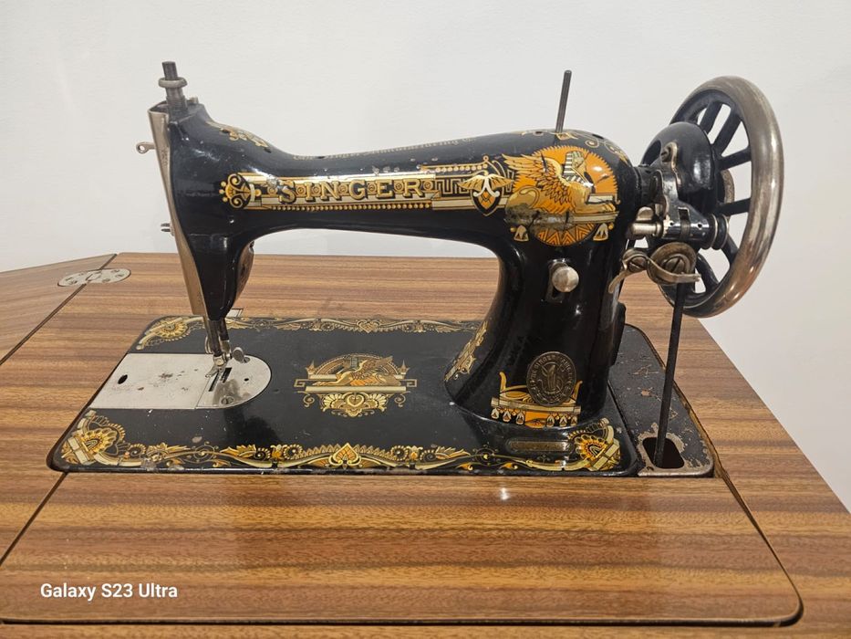 Máquina de Costura Antiga Singer com Móvel Original – Vintage