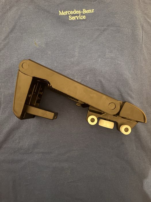 Dobradiça porta lateral Mercedes MB100