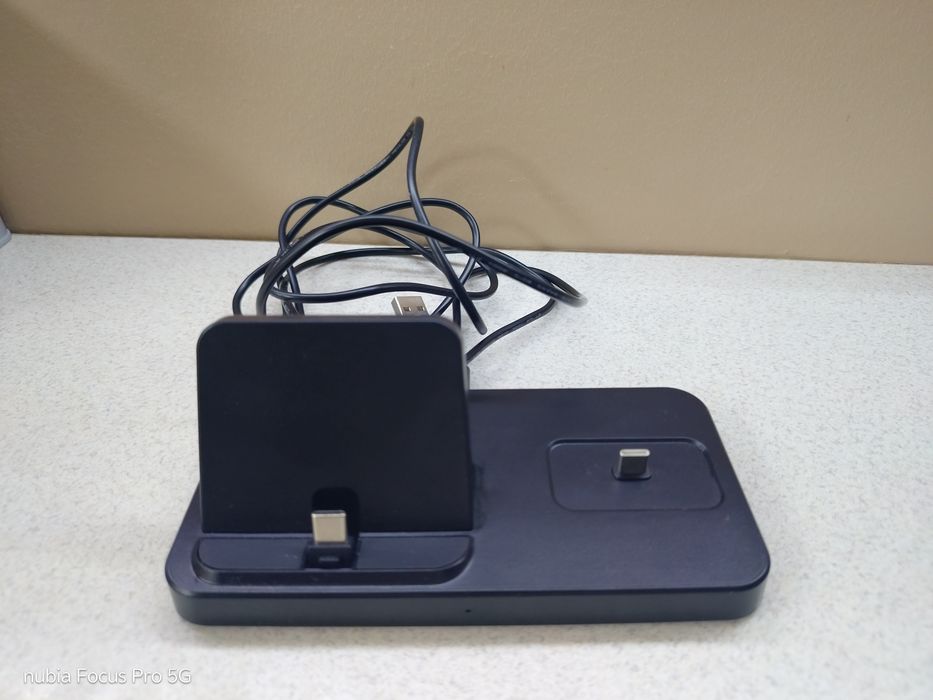 Stacja ładowania telefonu 2 in 1