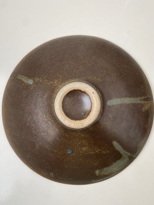 Pratos de cerâmica feitos à mão antiga