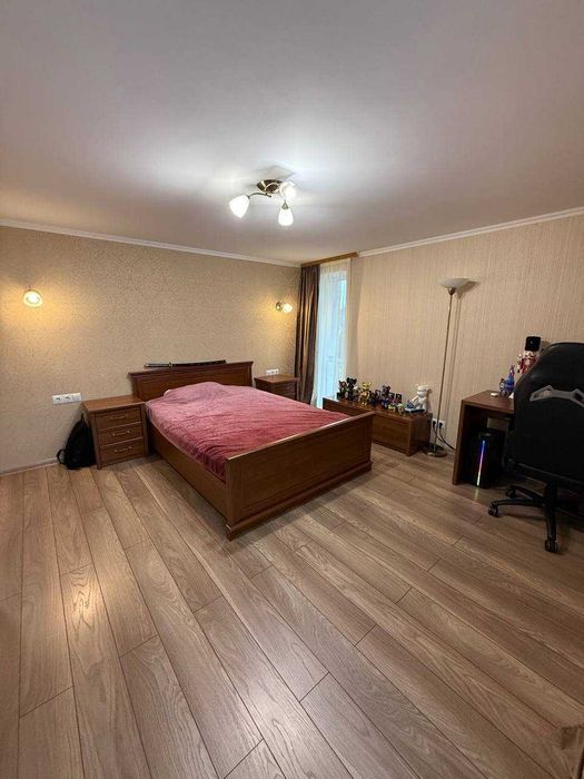 Продам добротний будинок на Агропереробці, з гаражем і ділянкою!