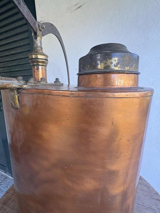 Pulverizador agrícola em cobre para colecionadores ou decoração