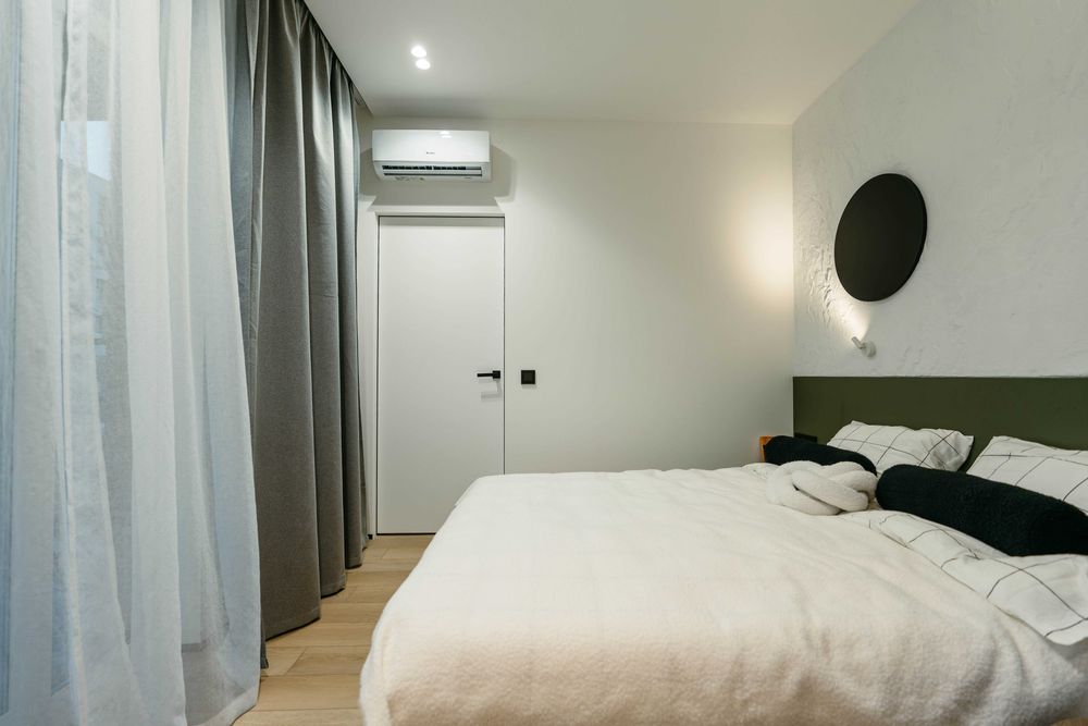 Файна Таун, 1-кім. Власник