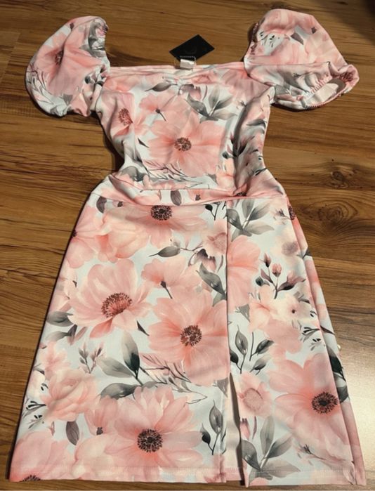 Sukienka w kwiaty elegancka