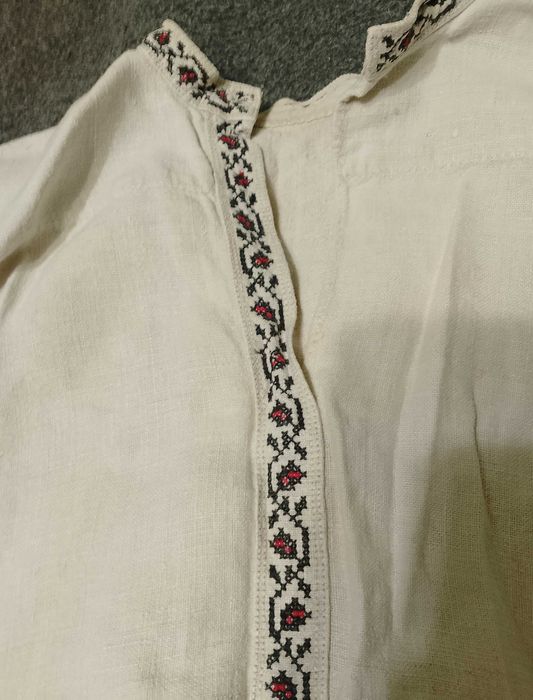 Старинная вышиванка из домотканной ткани