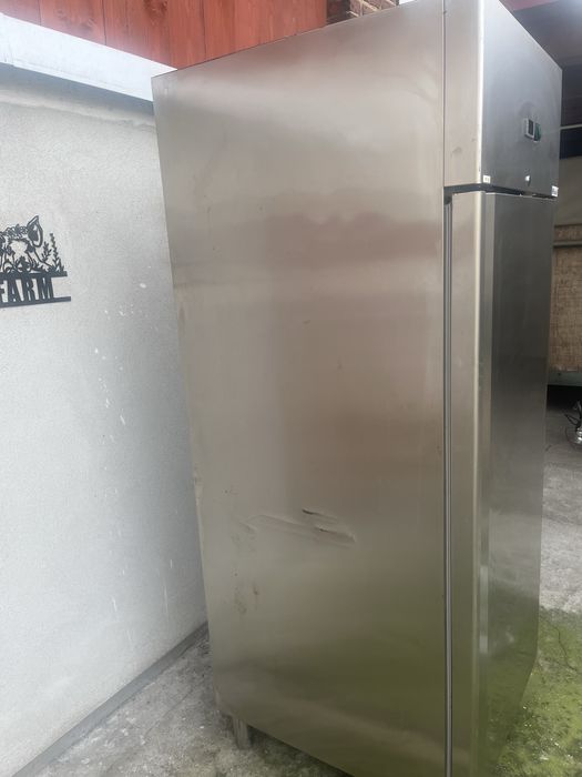 Sprzedam szafę chłodniczą.