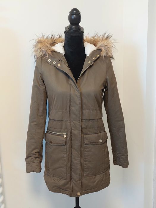 Oliwkowa kurtka z kapturem r. 34