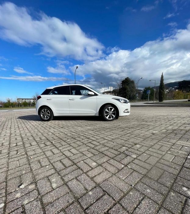 Hyundai i20 - COMO NOVO