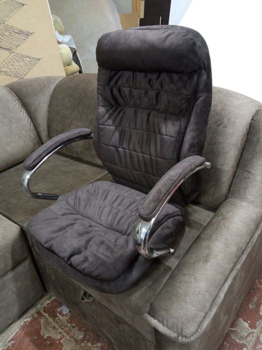 Перетяжка и ремонт офисных кресел стульев .мягкой мебели. - Інші ...