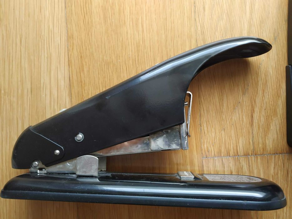 Conjunto profissional Rapid: Agrafador Heavy Duty 9 + Furador HDC65