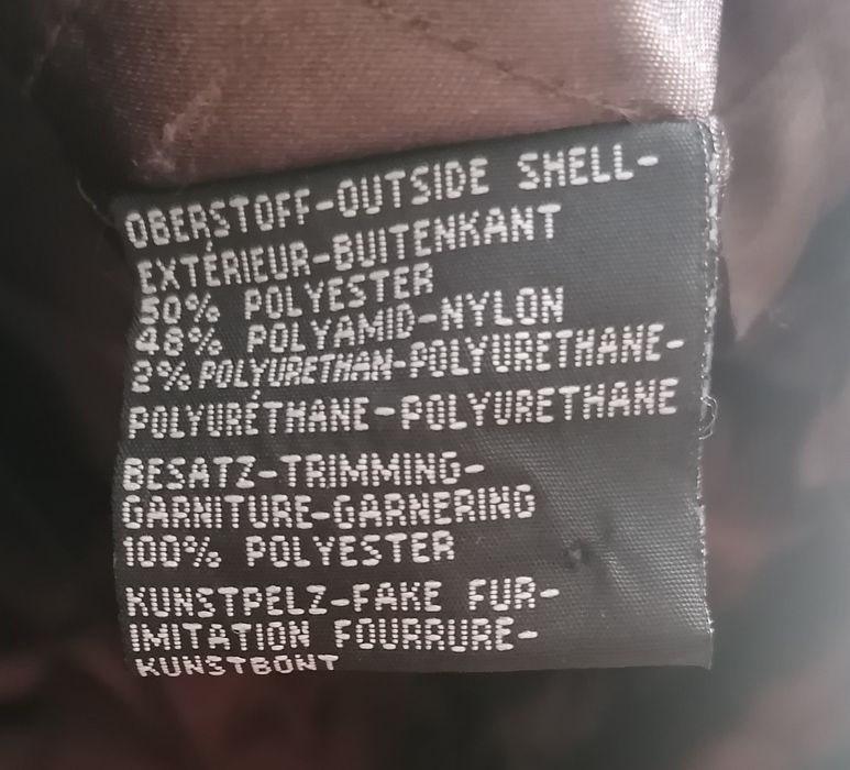 Casaco comprido em tons de cobre