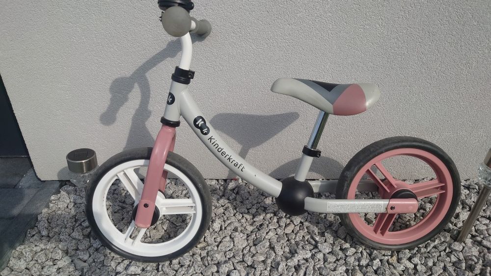 Rowerek biegowy kinderkraft, kask Martes