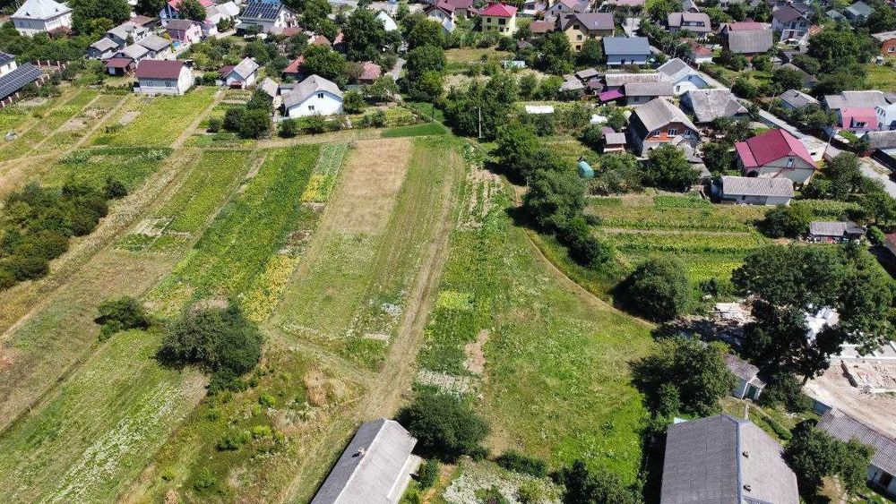 Продаж земельної ділянки Микитинці, центр села, 18 соток, під будівництво, комунікації, 2 заїзди, асфальт