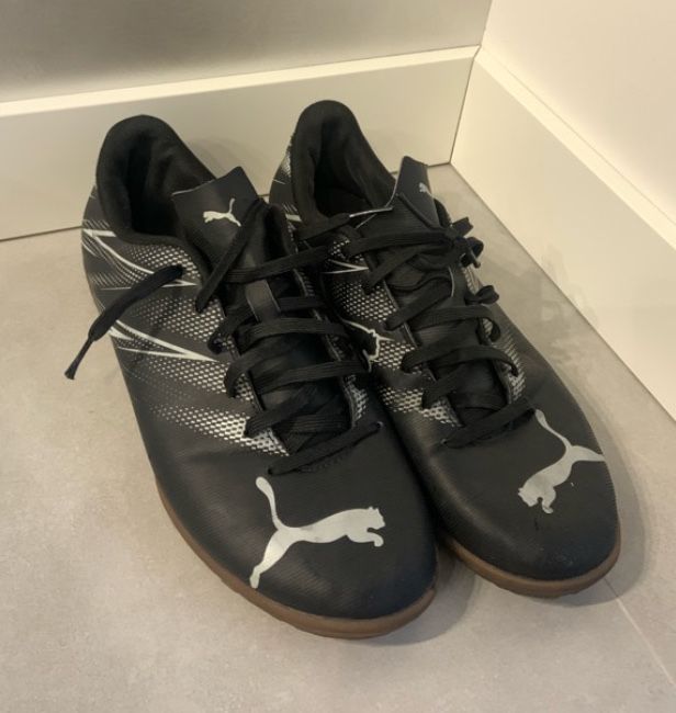 Футзалки Puma Attacanto IT чоловічі 40 розмір чорні