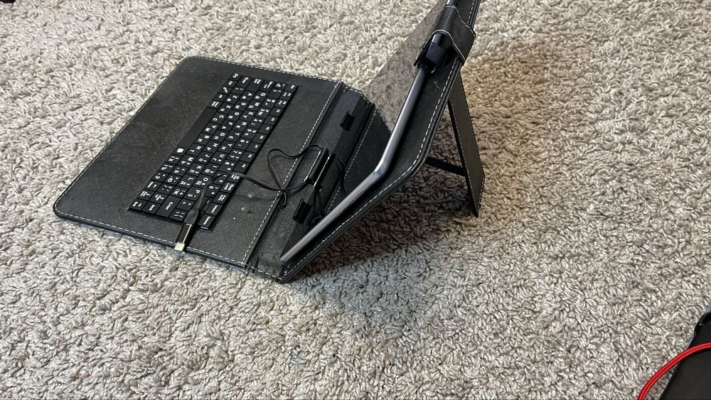 Планшет, чохол клавіатура для планшету