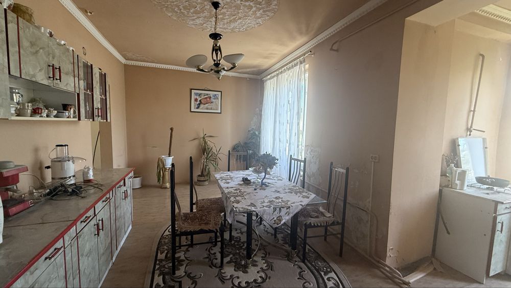 Терміново !! Продаж будинку поруч з пл. Корятовича . Центральні комунікаціі