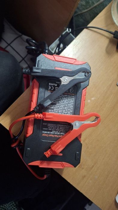 Зарядне для акамуляторів для машин і мото